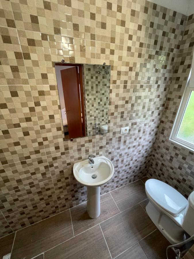 טיראנה Kamu'S Villa With Terrace מראה חיצוני תמונה