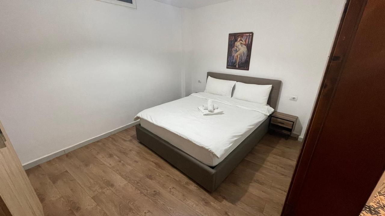 טיראנה Kamu'S Villa With Terrace מראה חיצוני תמונה
